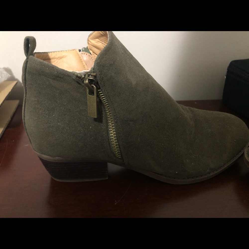 Women’s size 8 booties